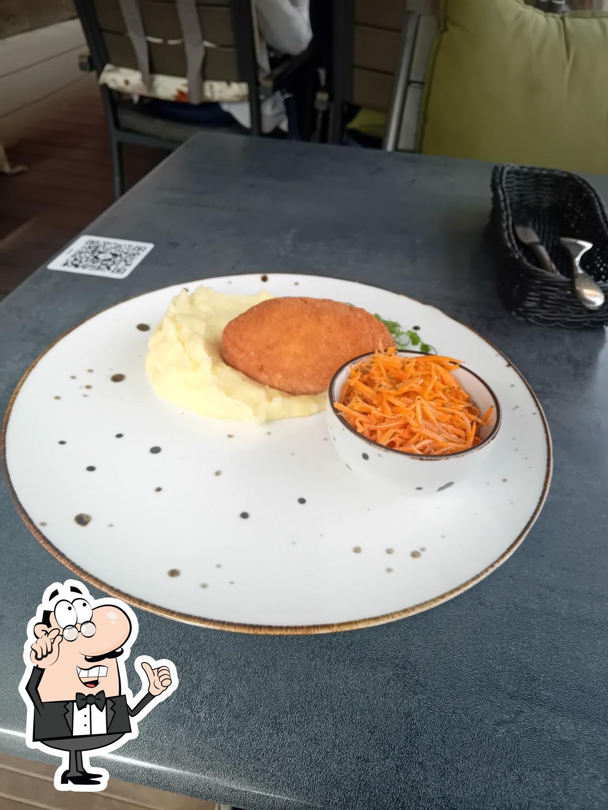 Посмотрите на внутренний интерьер "One for All".