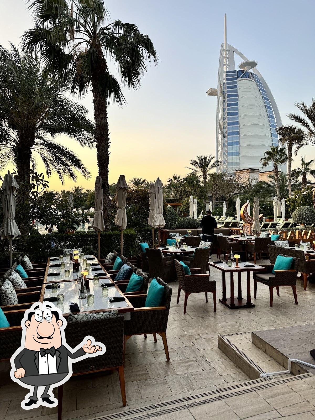 Посмотрите на внутренний интерьер "The Palmery".