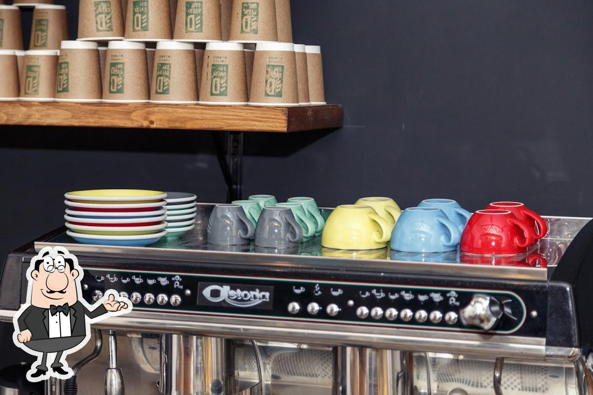 Интерьер "SIP&CAKE coffee bar Кава та Торти на Перемозі".