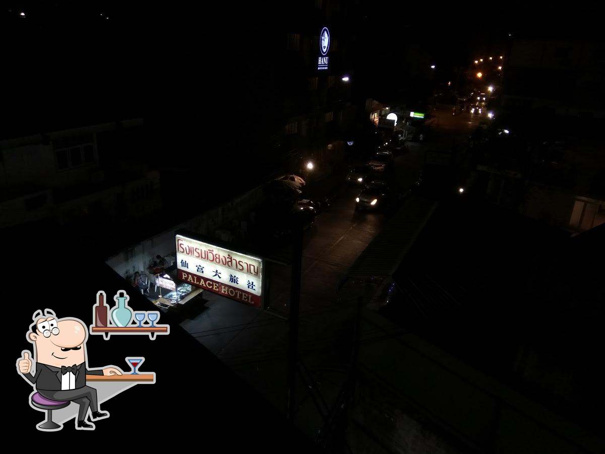 Забронируйте столик в "Phra Nakhon Bar & Gallery".