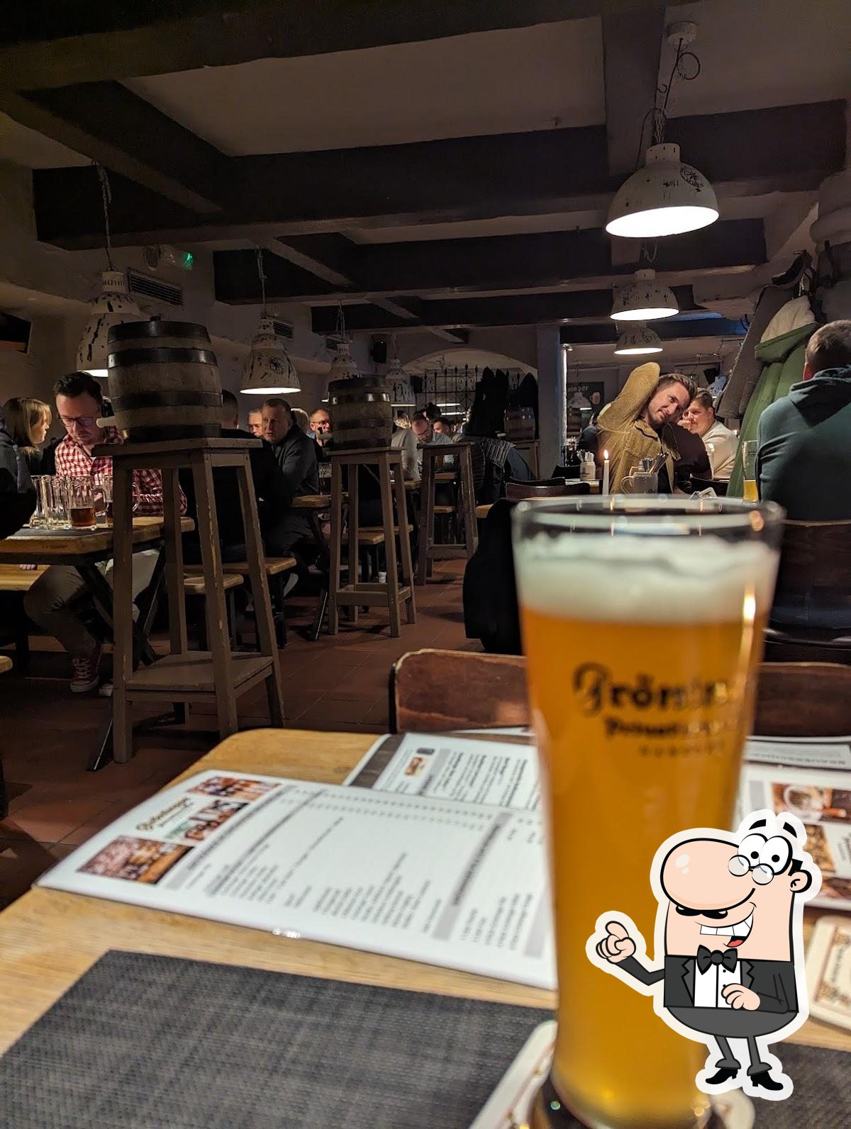 Посмотрите на внутренний интерьер "Gröninger Privatbrauerei Hamburg".