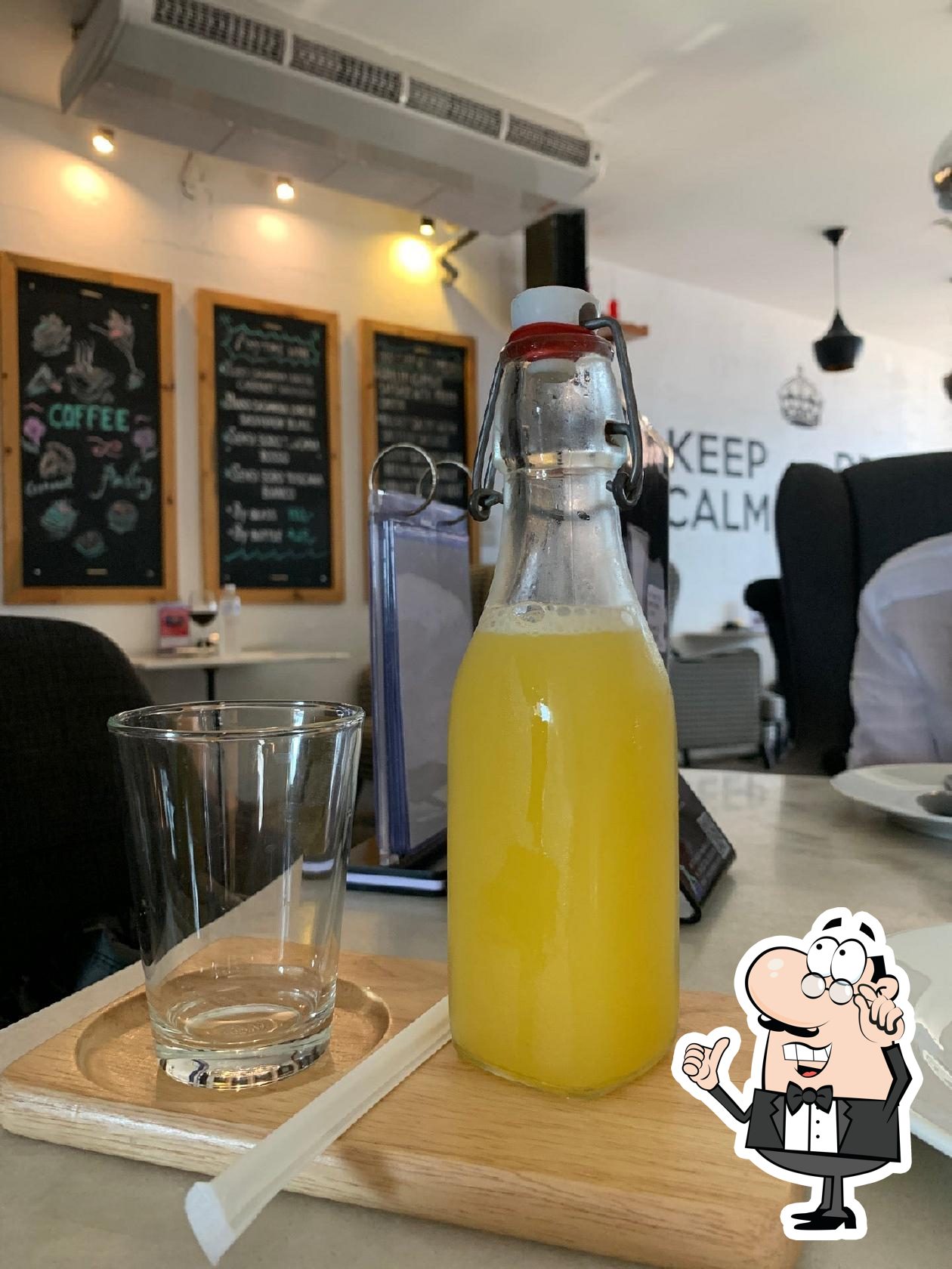 Забронируйте столик в "Anytime Cafe".