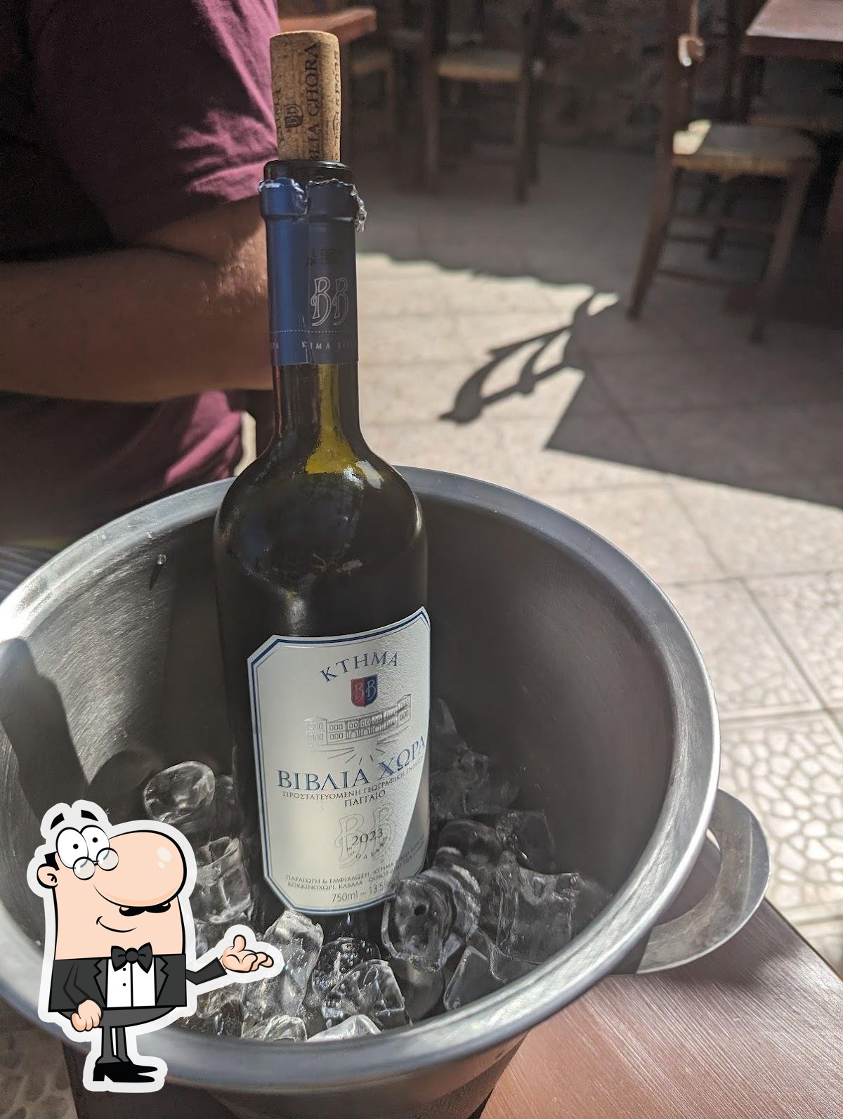 Интерьер "Ligo Vouno Ligo Thalassa Taverna Restaurant".