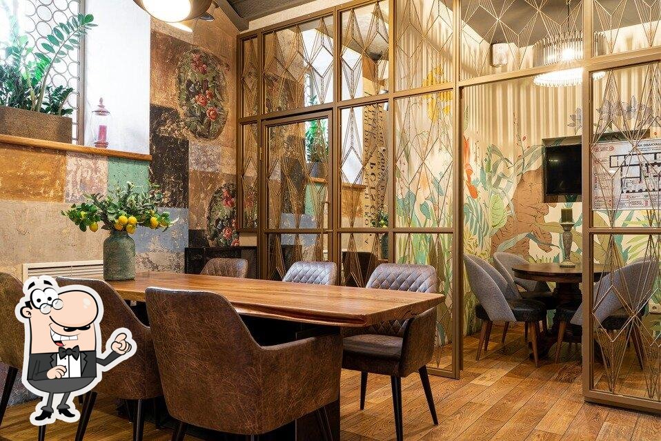 Посмотрите на внутренний интерьер "Il Letterato".