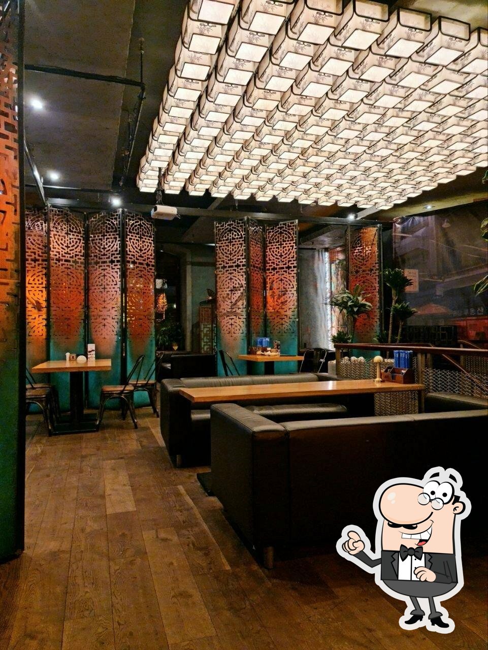 Посмотрите на внутренний интерьер "Hite".