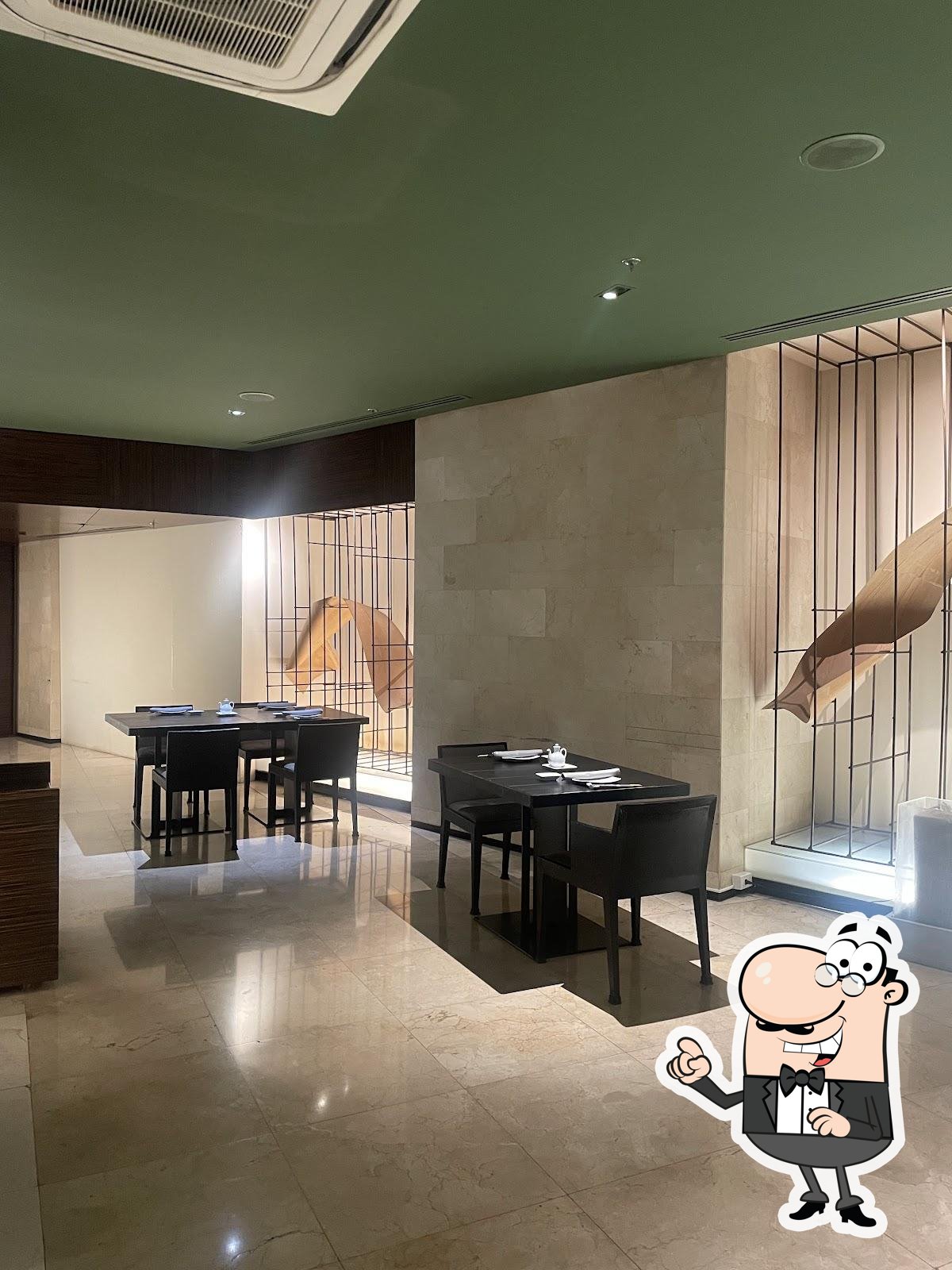 Забронируйте столик в "Tsu Japanese Restaurant".