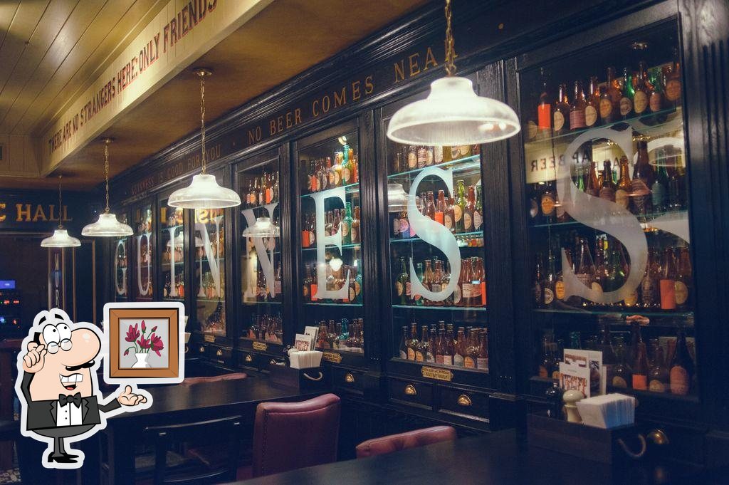 Посмотрите на внутренний интерьер "O'Donoghue's".