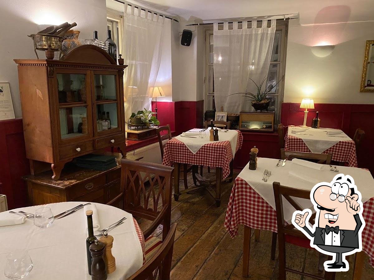 Посмотрите на внутренний интерьер "Špajza Restaurant".