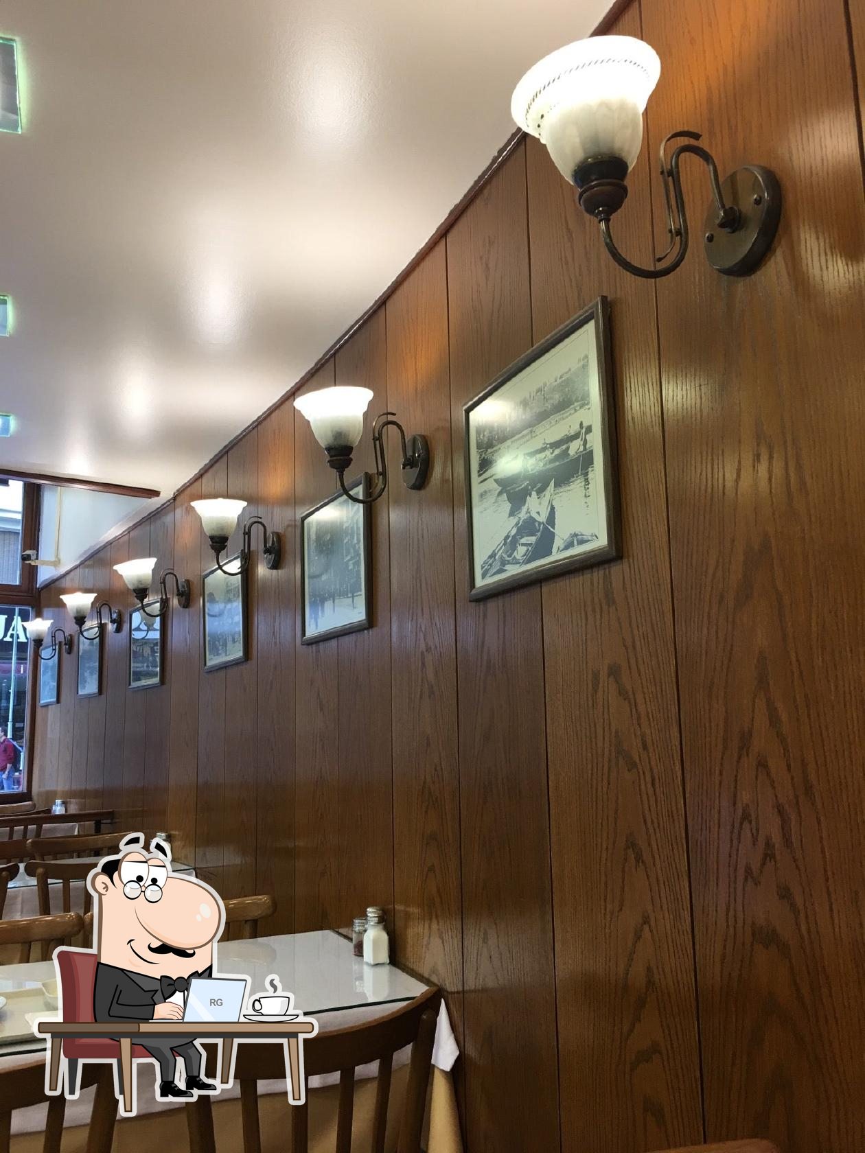 Интерьер "Armada Restaurant".
