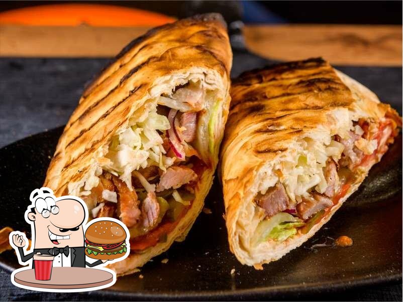  Гамбургеры из "Блэк Булл" придутся по вкусу любому гурману.