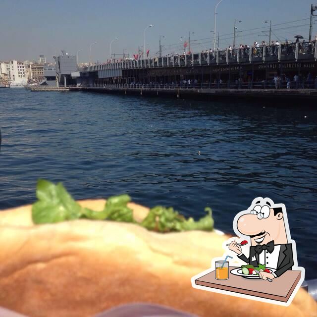 Еда в "Tarihi Eminönü Balık Ekmek"