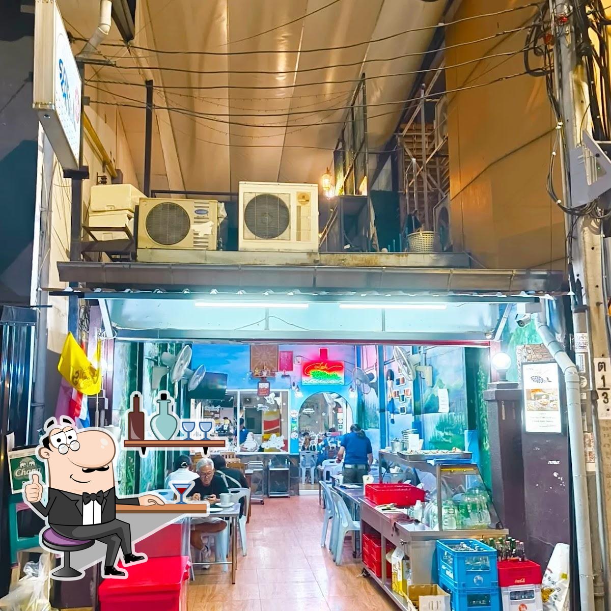 Интерьер "Lek Seafood".