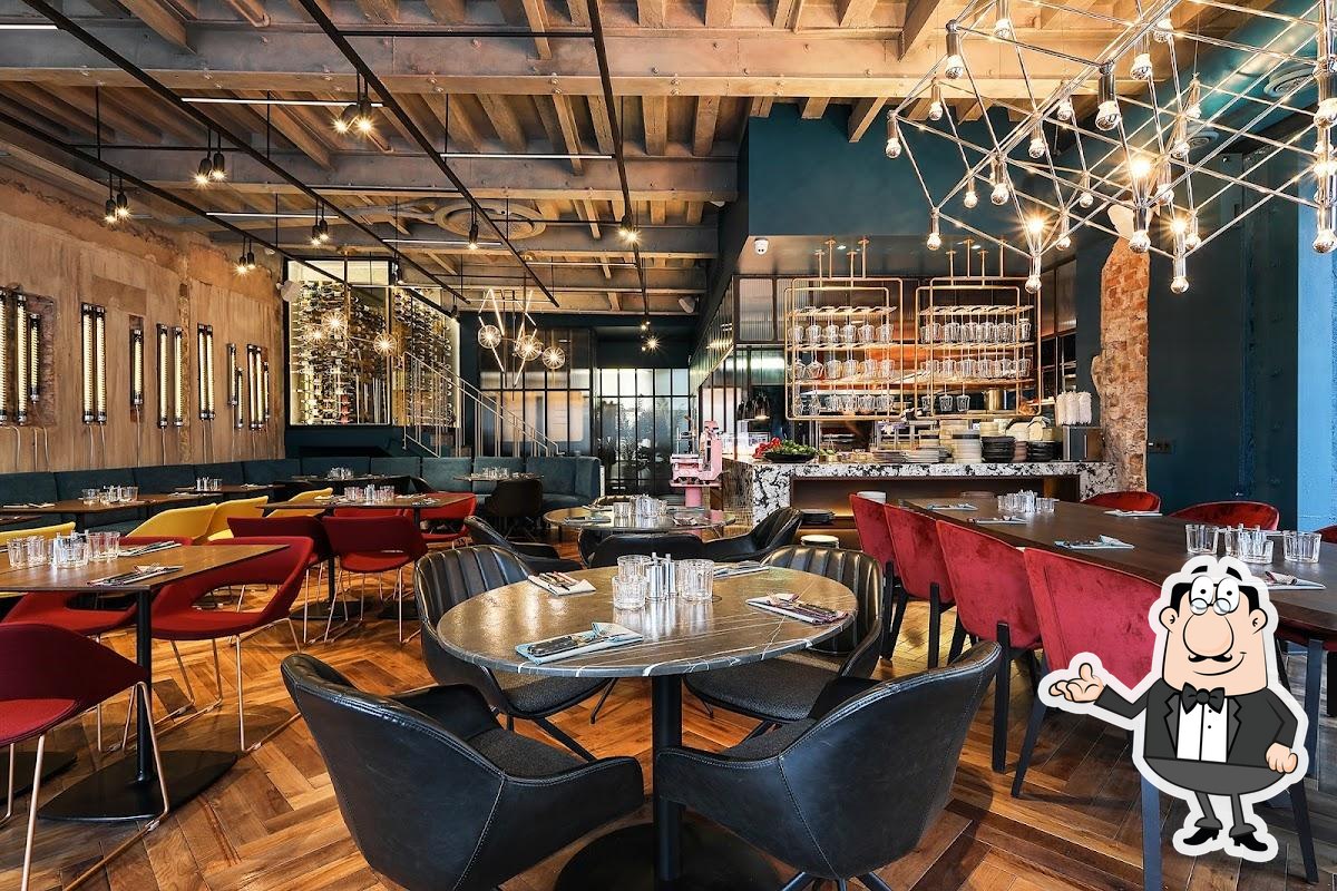 Интерьер "800°с Contemporary Steak".