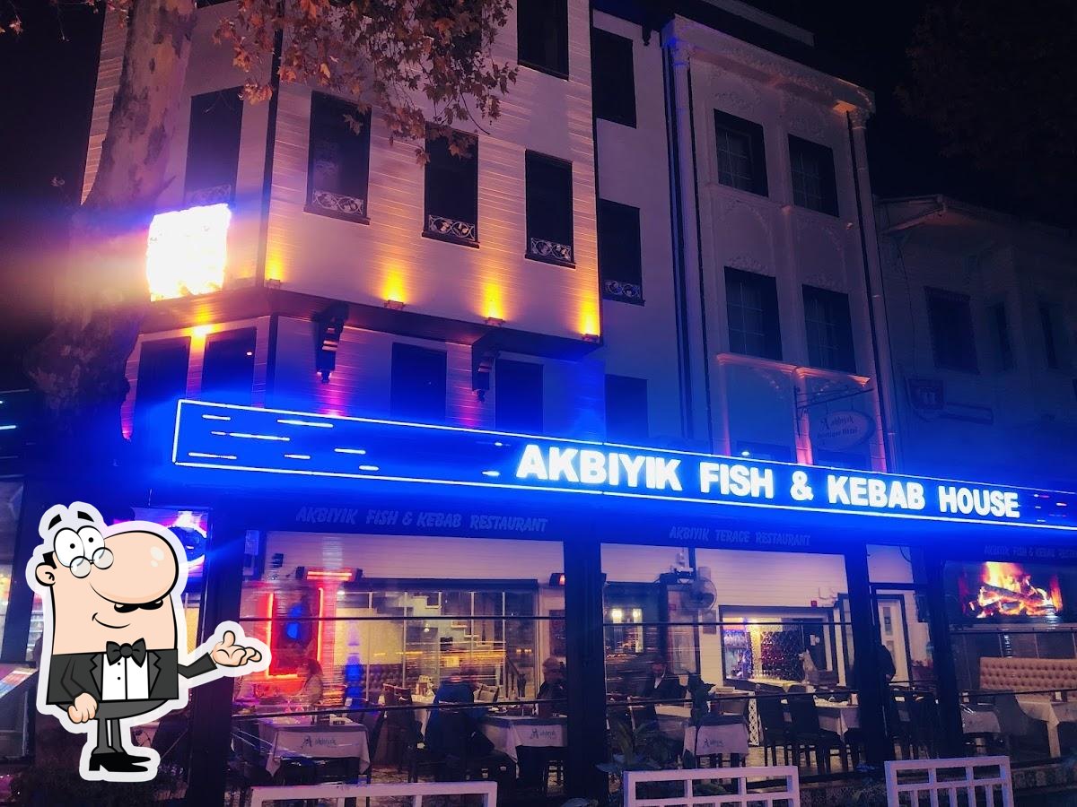 Посмотрите на внутренний интерьер "Akbıyık Fish House".