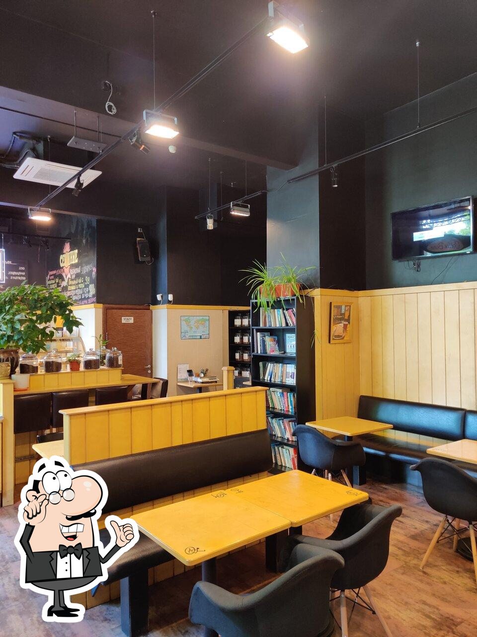 Посмотрите на внутренний интерьер "Coffee Bean".