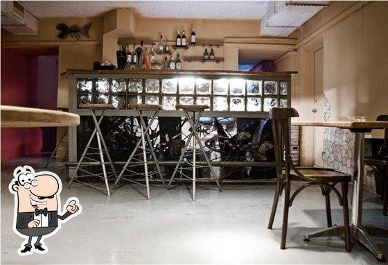 Посмотрите на внутренний интерьер "Fish Fabrique".