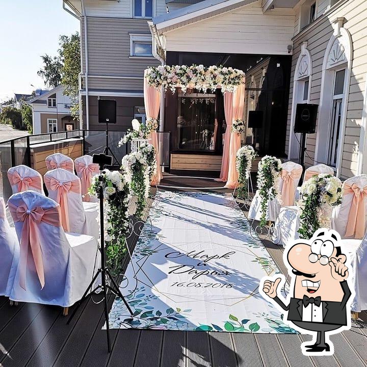 Посмотрите на внутренний интерьер "Дрова".