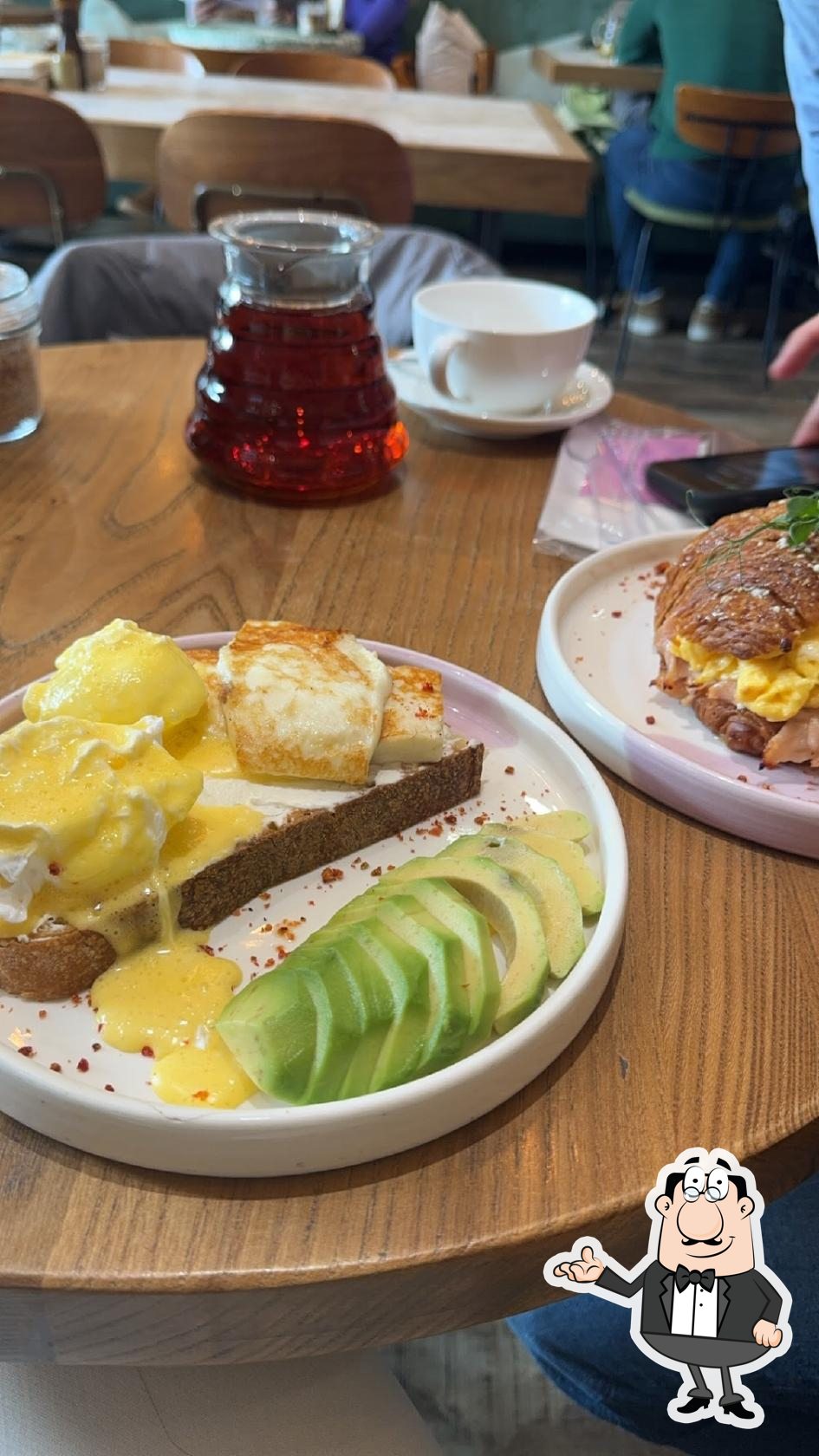 Забронируйте столик в "Breakfast Cafe".