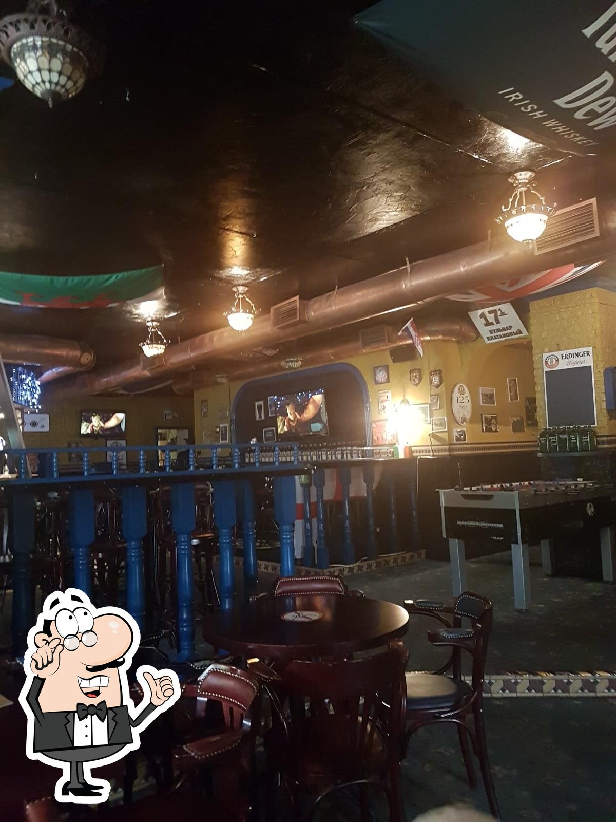 Посмотрите на внутренний интерьер "Harat's Pub Platanova".