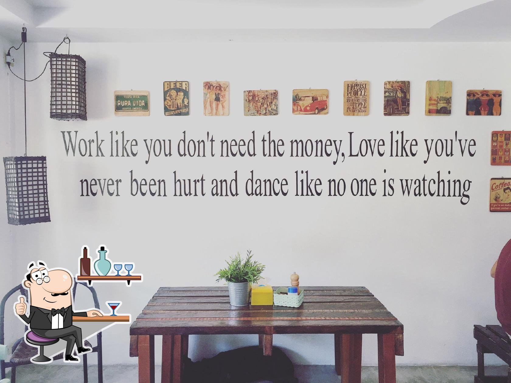 Интерьер "Pura vida cafe".