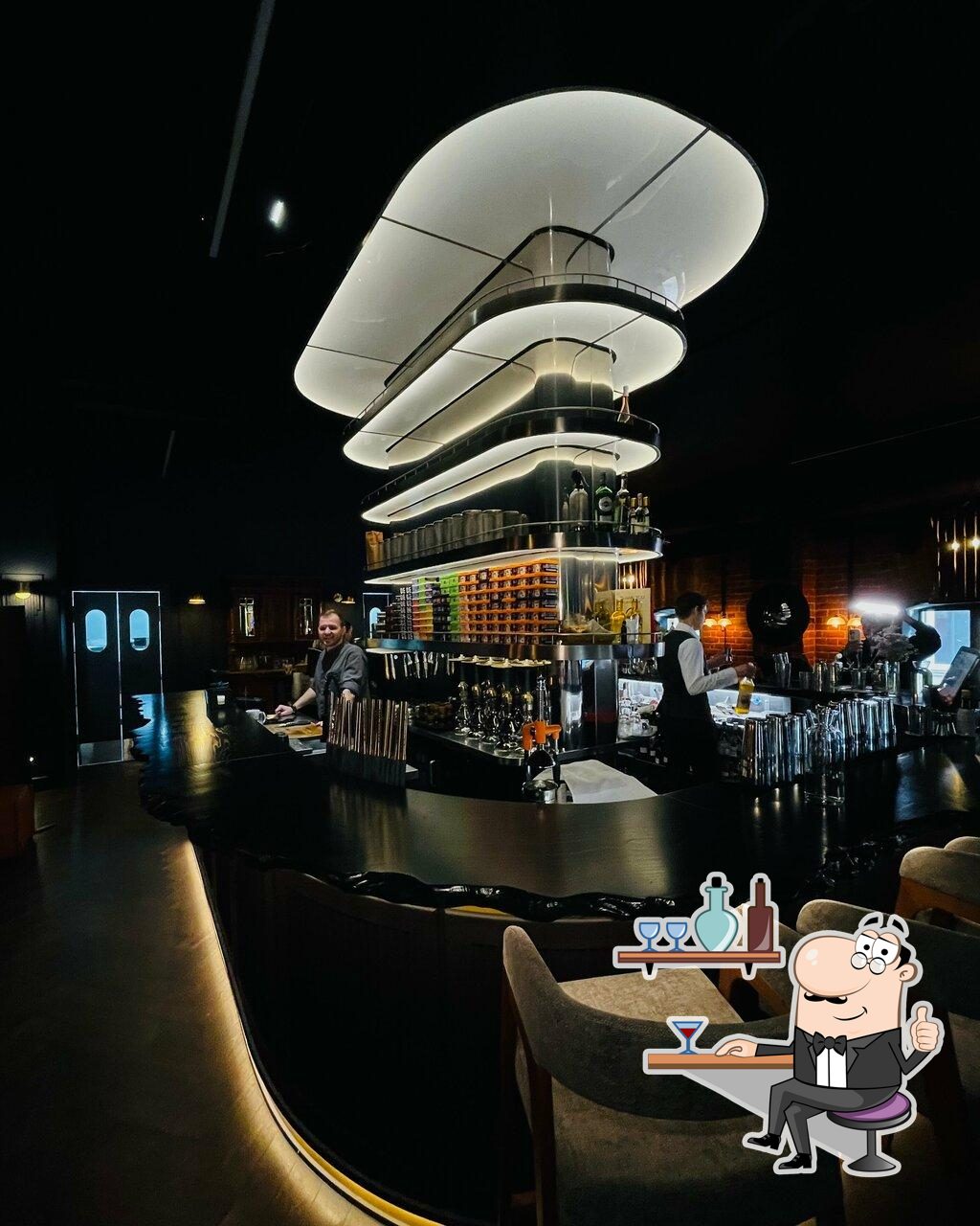 Посмотрите на внутренний интерьер "SpeakEasy".