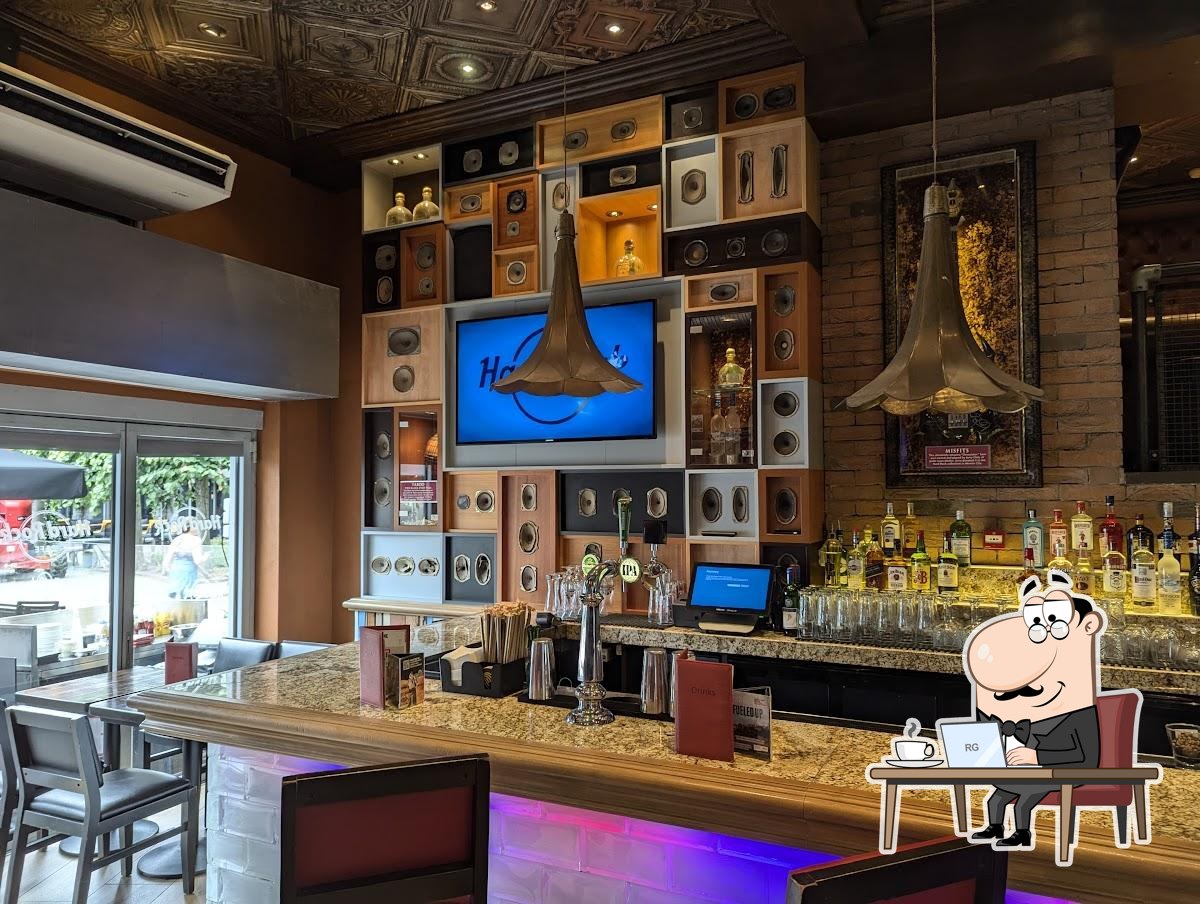 Забронируйте столик в "Hard Rock Cafe Amsterdam".
