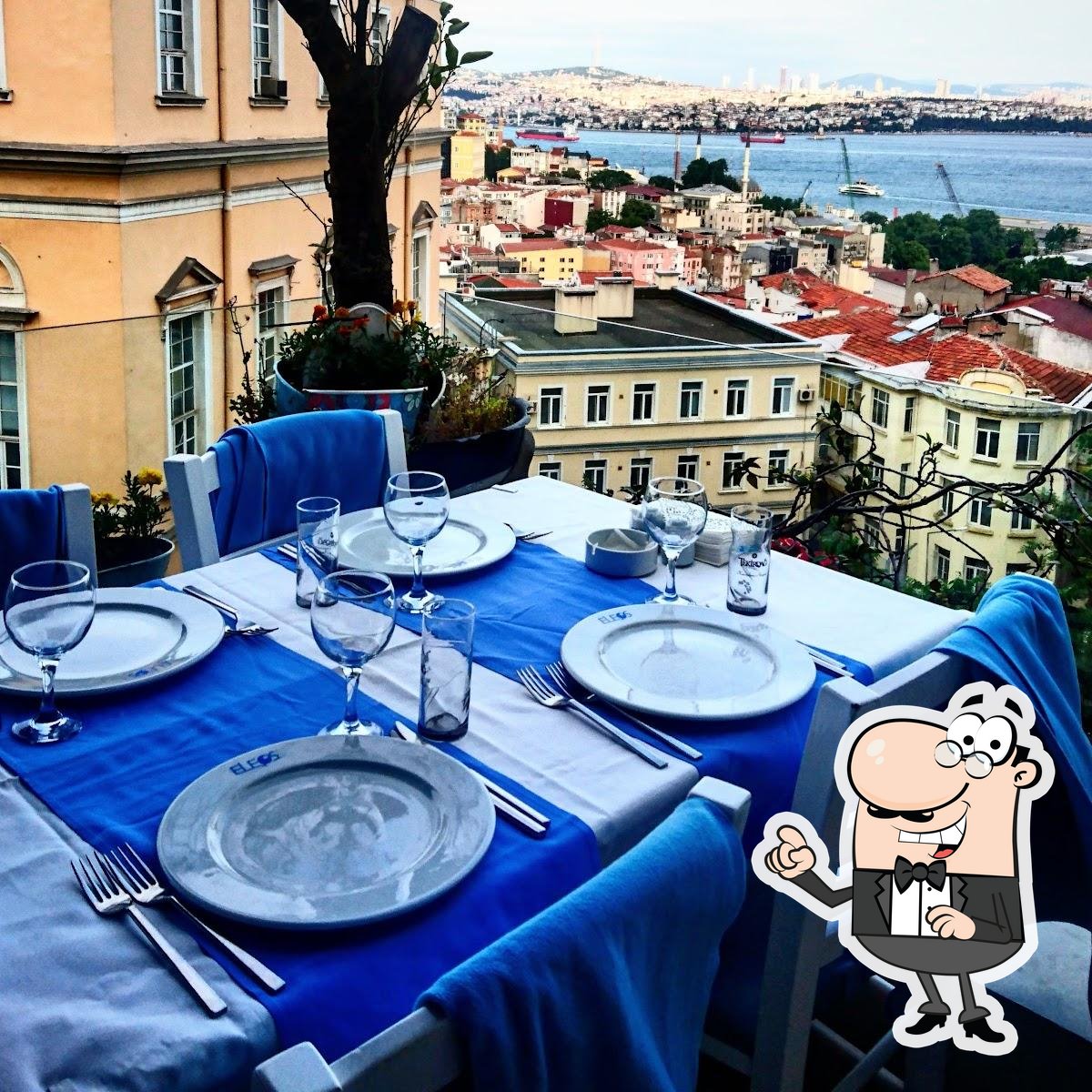 Посмотрите на внутренний интерьер "Eleos Restaurant".