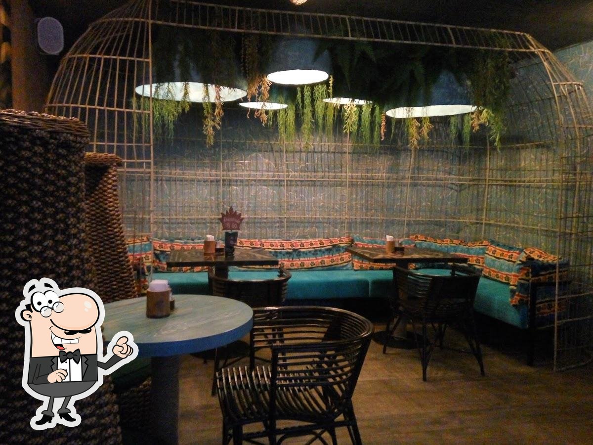 Забронируйте столик в "Make Tiki Room".