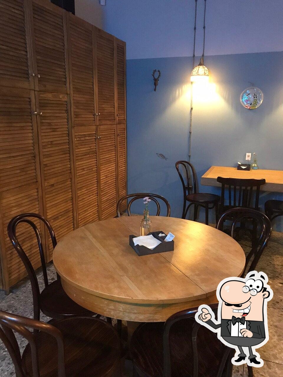 Интерьер "Maybe Bar".