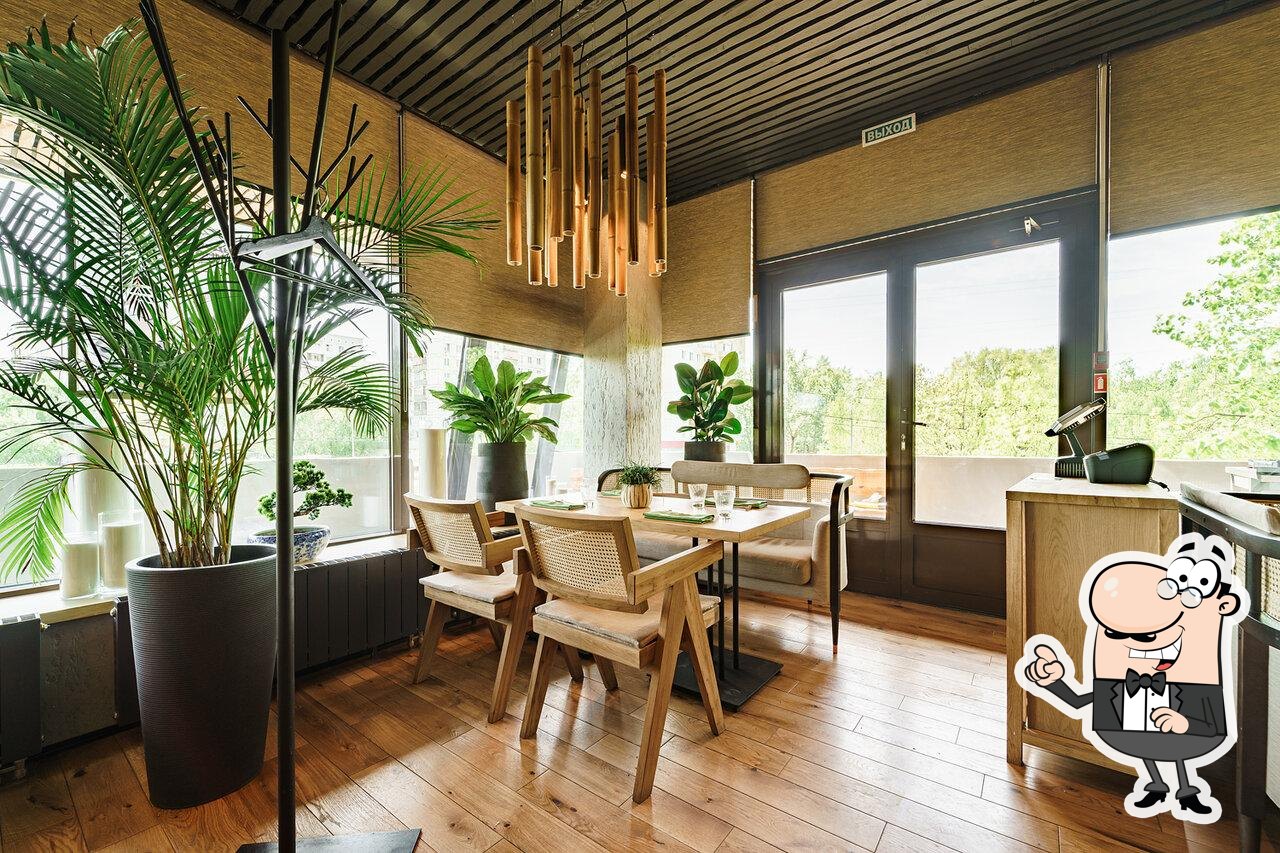 Посмотрите на внутренний интерьер "Тануки".