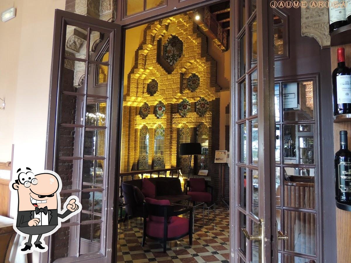 Забронируйте столик в "Aranda's Grill".