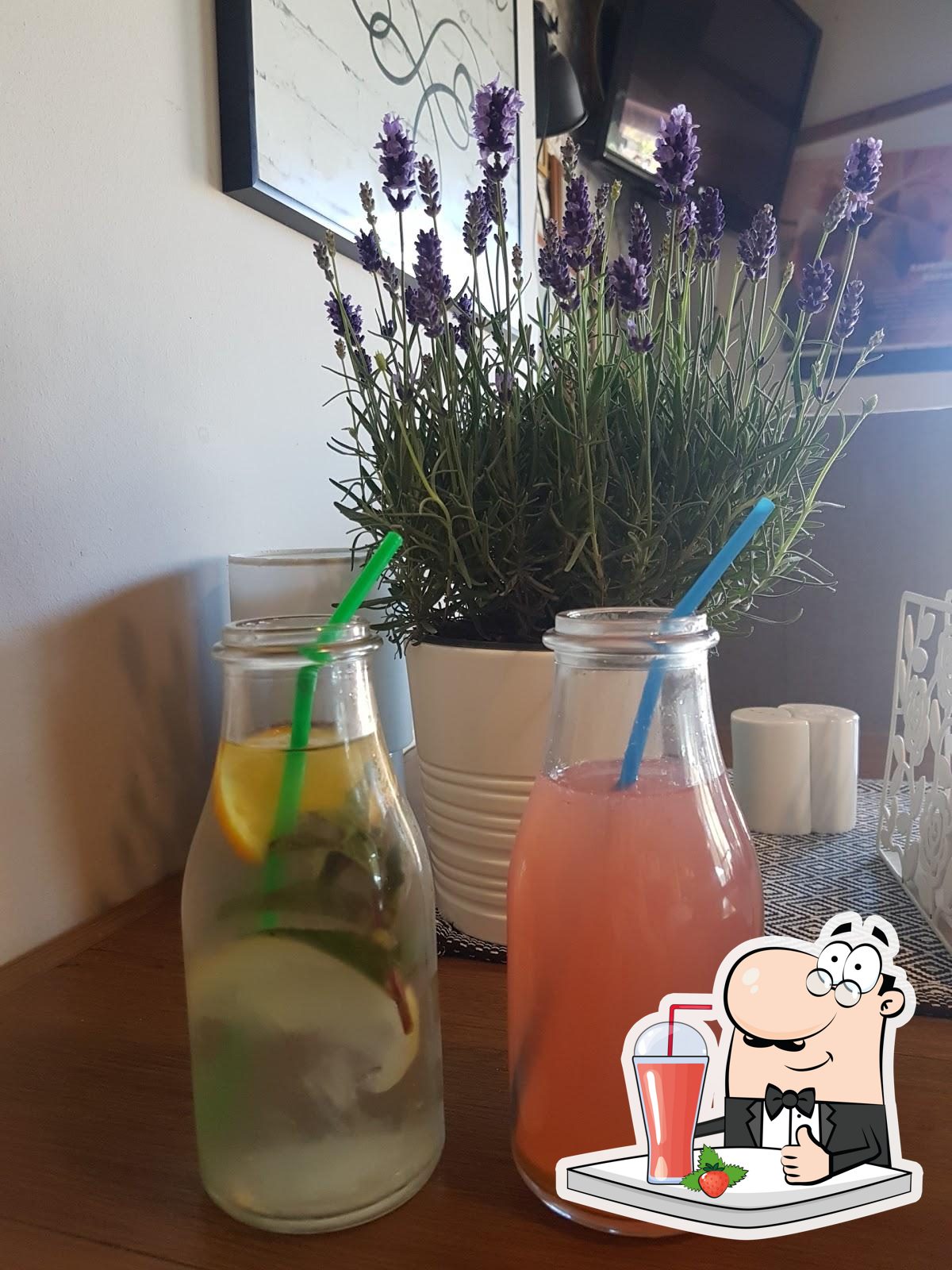 Насладитесь напитками  из бара "Pizzeria Rucola".