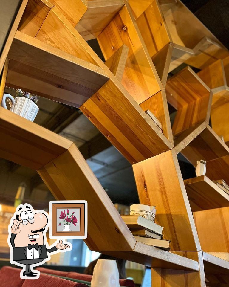 Интерьер "Room Cafe".