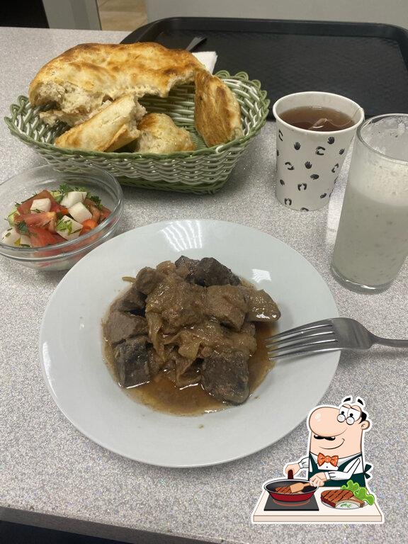 Мясные блюда предлагают в "Кафе-столовая 24".
