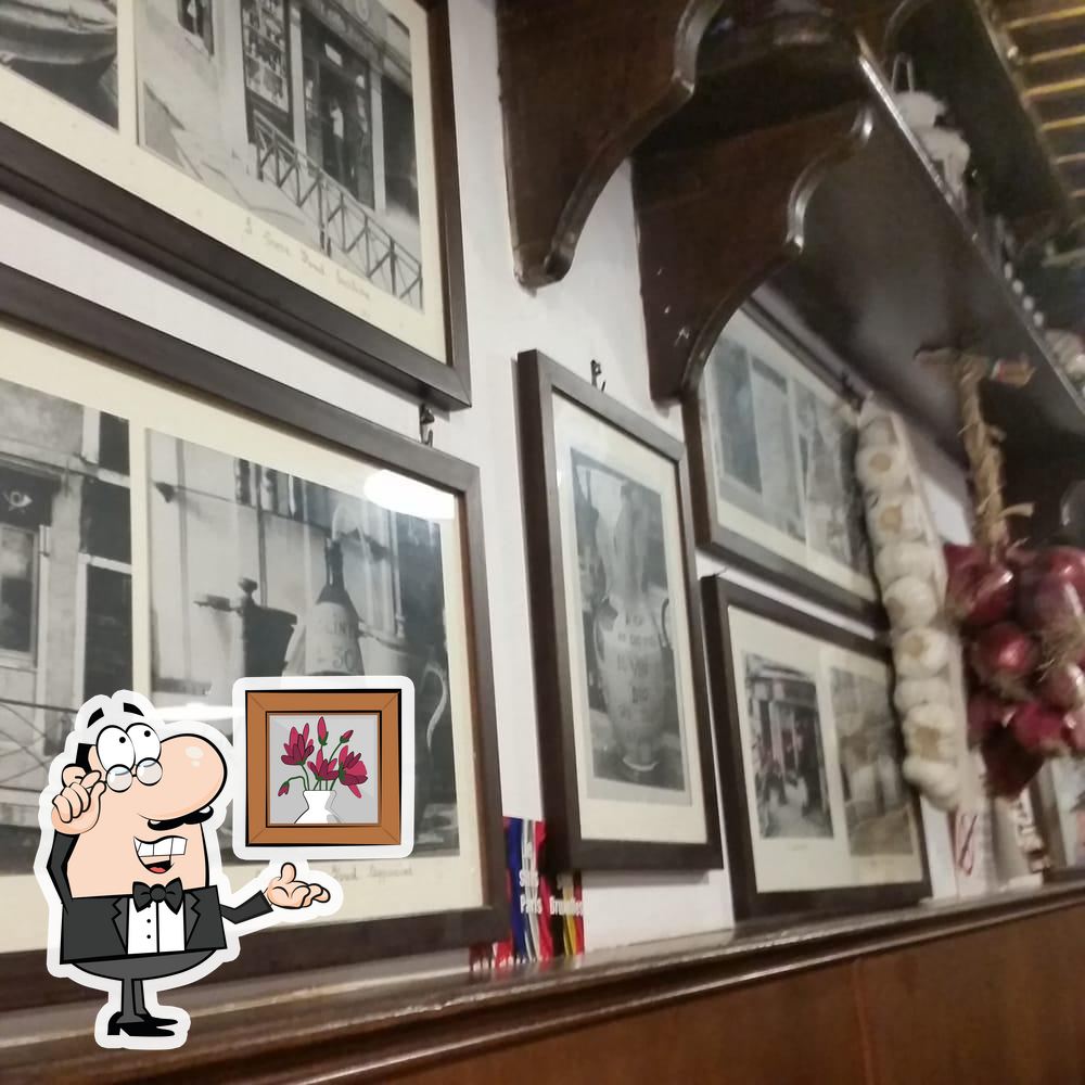 Посмотрите на внутренний интерьер "Trattoria Al Gazzettino".