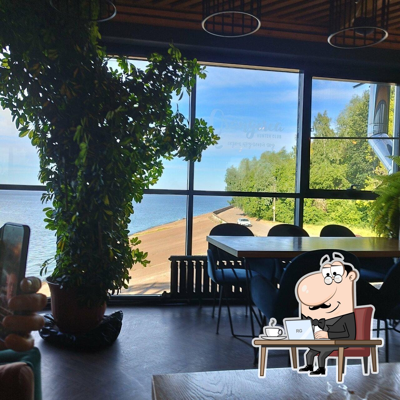 Забронируйте столик в "Hunter Club".