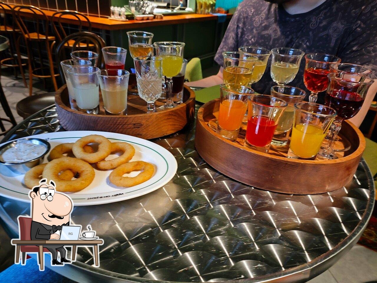 Забронируйте столик в "Кооператив".