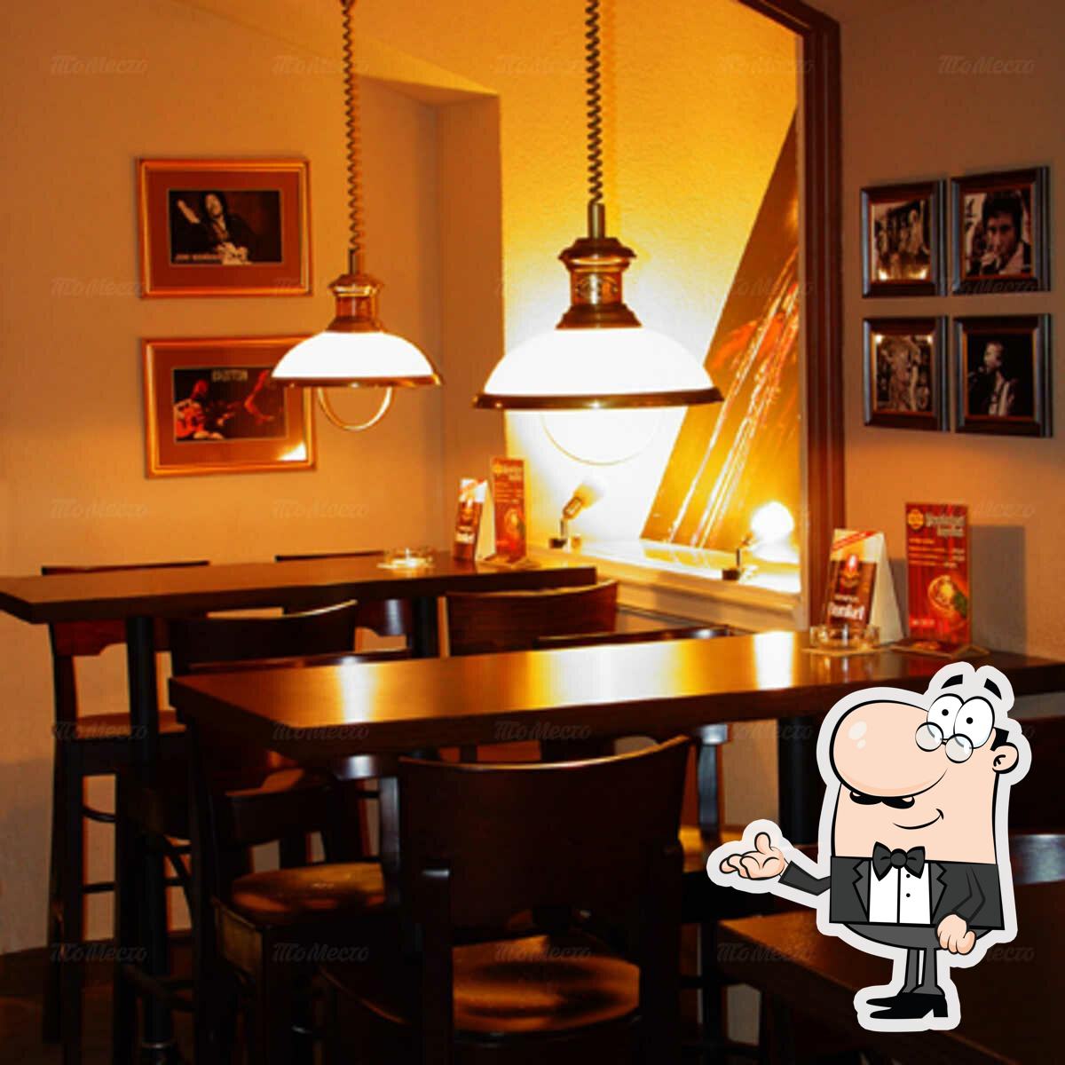 Посмотрите на внутренний интерьер "Rock Pub".