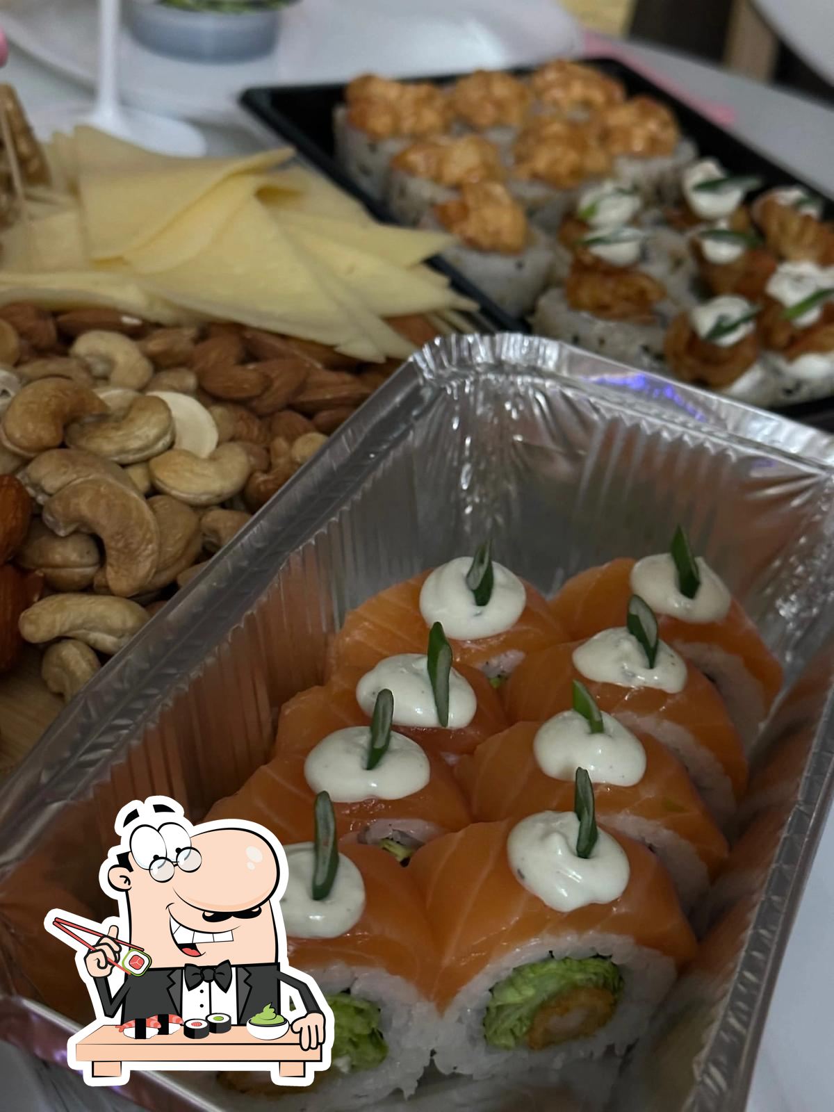 Закажите разные сеты суши.