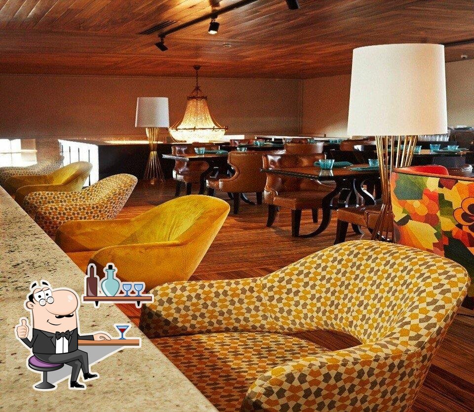 Забронируйте столик в "Soho Rooms".