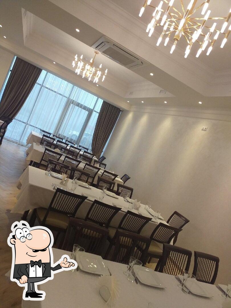 Забронируйте столик в "Dvin Hall".