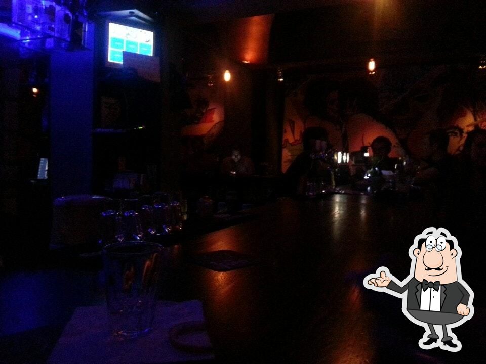 Забронируйте столик в "Urban Street Bar".