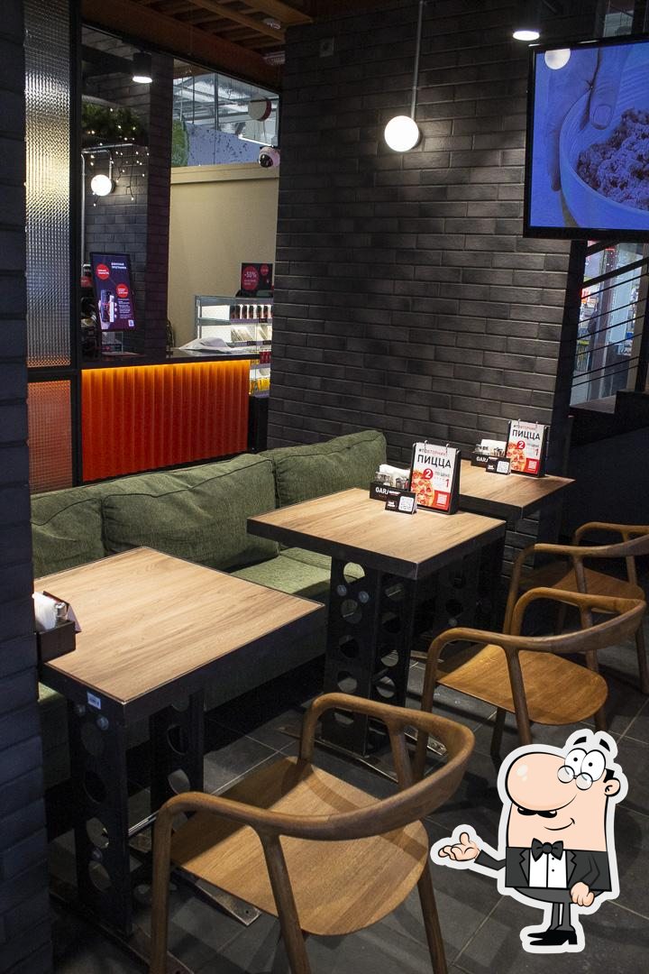 Интерьер "Cafe Garage".