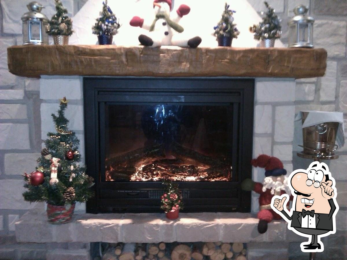 Забронируйте столик в "Эрмитаж Холл".