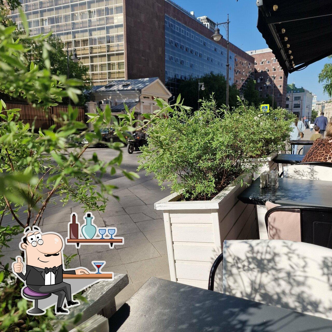 Посмотрите на внутренний интерьер "Brasserie Lambic".