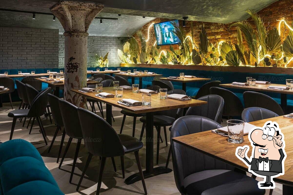 Посмотрите на внутренний интерьер "Truba Bar & Караоке".