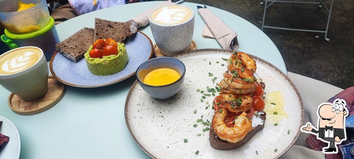 Забронируйте столик в "Rosi. Café & more specialty coffee roasters brunches & pastries".