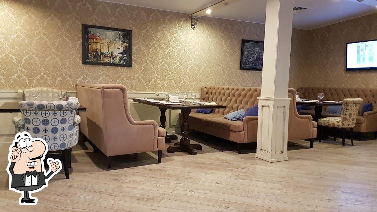 Посмотрите на внутренний интерьер "Гранд Фэмили".