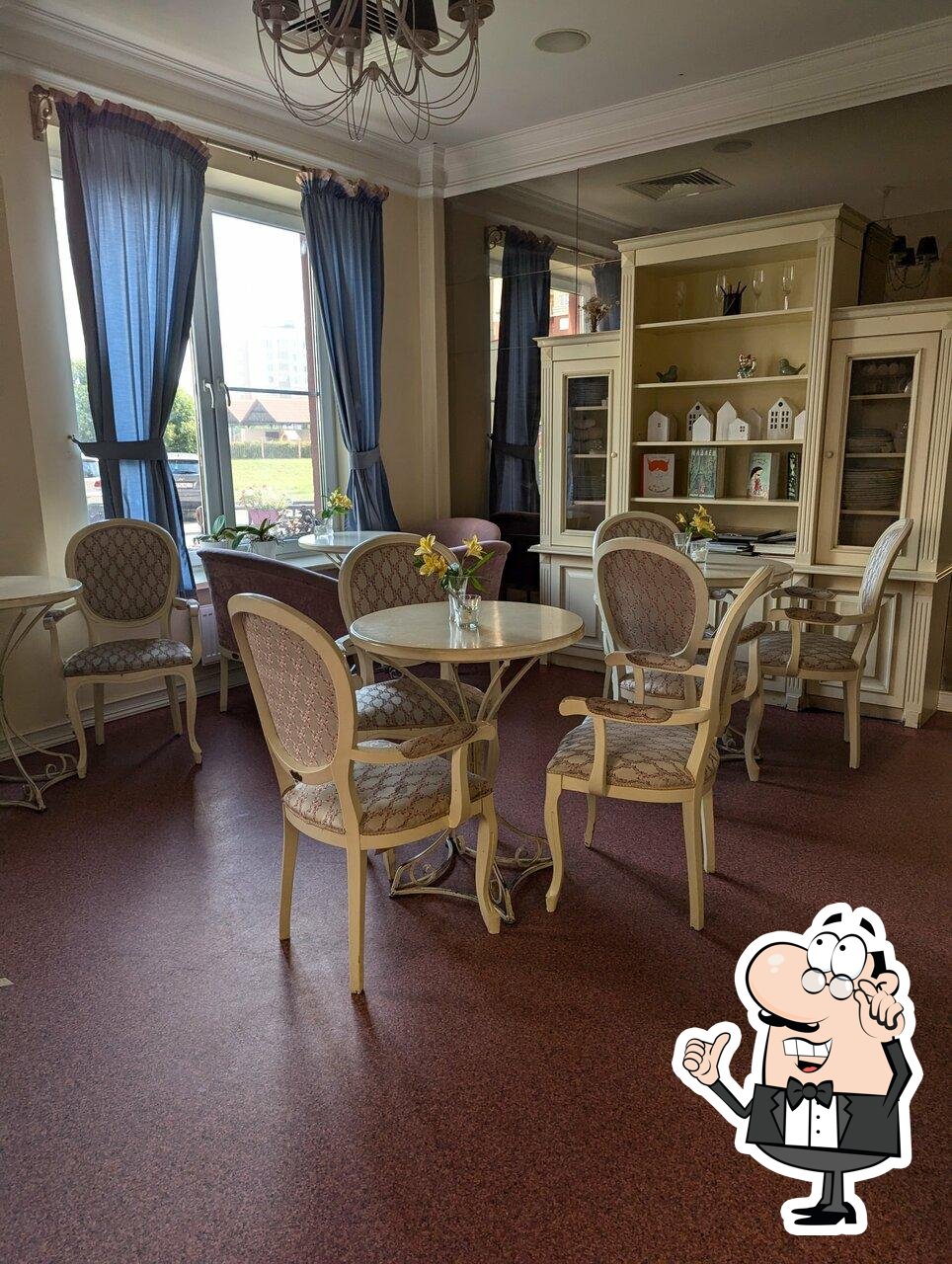 Посмотрите на внутренний интерьер "Мулен".