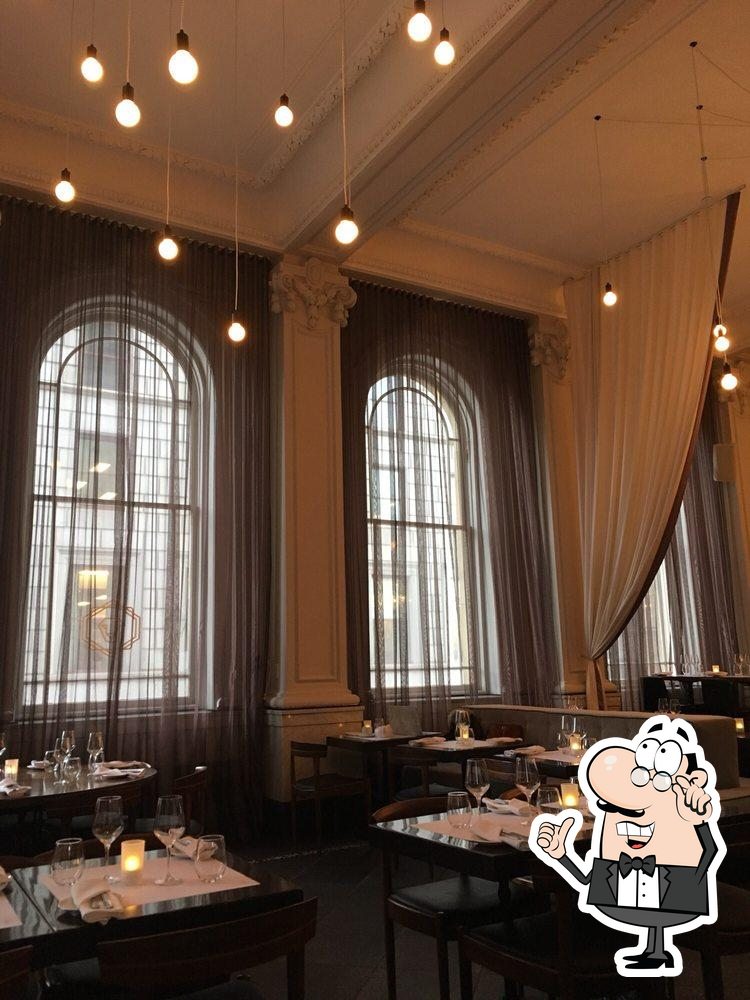 Интерьер "Brasserie 701".